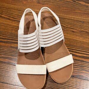 Skechers Luxe foam  Beverlee Smitten Kitten wedge sandals size 7